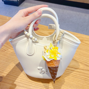 <span class=keywords><strong>Kawaii</strong></span> Waffel-Eiscreme-Anhänger aus Kunstharz, Dessert-Charm, Baumwoll-Handgelenkschlaufe, Mini-Deko-Accessoire für den täglichen Rucksack - Product Image 2