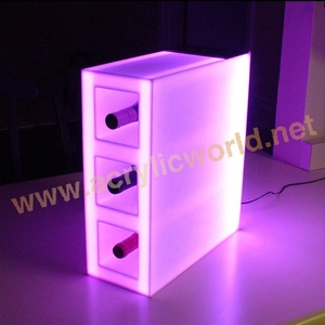 Vitrine à vin éclairée par LED, présentoir lumineux personnalisable pour vin et spiritueux - Product Image 2