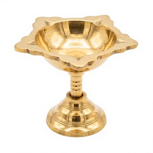 Soporte para Diya Panchmukhi de Latón Puro Hind Craft Living, con 5 Caras y Patrón Floral Tradicional, Artesanía, Decoración para Navidad y Diwali - Product Image 1
