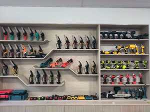 เลื่อยโซ่ไฟฟ้าแบบพกพาขนาด 8 นิ้ว ไร้สาย ใช้แบตเตอรี่ขนาดเล็ก 21V สำหรับงาน DIY และงานอุตสาหกรรม พร้อมแบตเตอรี่แบบใช้ร่วมกัน - Product Image 6