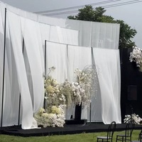 Tissu en mousseline de soie semi-transparente blanche nacrée pour décors de scène extérieure et plafonds décoratifs