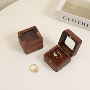 Boîte à bijoux carrée en bois de noyer avec logo personnalisé, double compartiment, emballage cadeau en velours, directement de l'usine - Product Image 2