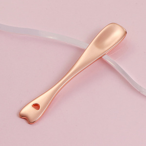 Cuillère de beauté - <span class=keywords><strong>ustensile</strong></span> multifonctionnel pour mélanger et servir les cosmétiques. Cuillère pour crème contour des yeux dorée. Cuillère à crème en alliage de zinc. - Product Image 3