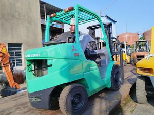 Offre spéciale Mini chariot élévateur diesel d'occasion Mitsubishi FD50 Transpalette automatique en parfait état de fonctionnement de 5 tonnes Original du Japon - Product Image 4