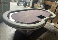 Table de poker Texas Hold'em de style casino avec pieds en bois élégants pour le divertissement Table de conférence neuve et élégante