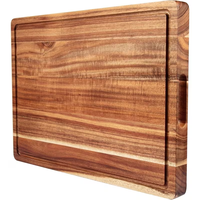 Groot rechthoekig houten snijplank van natuurlijk hout, geschikt voor eten, serveren en charcuterie.