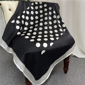 Foulard Quadrato in Pura <span class=keywords><strong>Seta</strong></span> 90*90cm, Motivo Floreale Classico Bianco e <span class=keywords><strong>Nero</strong></span>, Sciarpa Primaverile ad Asciugatura Rapida, Regalo per Donna - Product Image 5