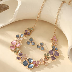 Collier ethnique KAMMY pour femme, style géométrique exagéré, en émail, avec boucles d'oreilles clous vintage à pétales floraux, et ensemble cadeau pour mariage ou fête - Product Image 2