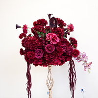 Boule de fleurs artificielles, rose bordeaux, hortensia, arrangement floral, centre de table pour mariage, décoration de table pour cérémonie et réception