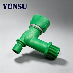 Grifo de agua de plástico con cabezal cuadrado DN15 1/2" de fábrica, con cartucho cerámico para conexión a tuberías. - Product Image 1