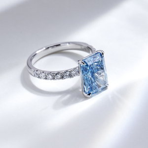 Bague de fiançailles en or 18 carats MSR-2181 avec diamant bleu rond taillé fantaisie et accents de diamants pour femme, style classique - Product Image 3