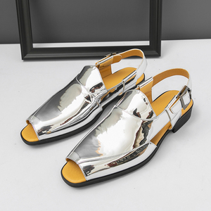 Sandalias de Hombre Talla Grande, Nuevas Sandalias de Verano Transpirables de Cuero, Sandalias Brillantes de Moda Británica, Zapatos de Playa - Product Image 1