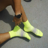 Chaussettes de course et de cyclisme aérodynamiques personnalisées pour hommes, chaussettes de course en nylon de haute qualité résistantes à l'usure, chaussettes de sport de compression personnalisées
