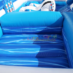 Castillo inflable gigante para fiestas navideñas al aire libre, con tobogán, zona de saltos y juegos inflables para el parque de atracciones de invierno. - Product Image 4