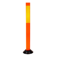 Poteau réfléchissant flexible M23 Orange Repo avec bornes de signalisation et canaux et délinéateurs à montage en surface