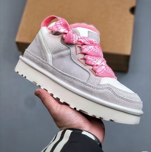 Zapatos de Peluche Exclusivos para el Día de San Valentín con Cordones Gruesos, Suela Gruesa y Acolchado Suave, Zapatillas Casuales para el Invierno, Botas de Nieve Tipo Ugg - Product Image 3