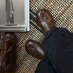 รองเท้าหนังผู้หญิงสไตล์เรโทรอังกฤษปี 2026 แบบสวม แยกนิ้วเท้า พื้นเรียบ สวมใส่สบาย เหมาะสำหรับใส่ทุกวัน - Product Image 3