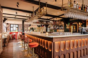 <span class=keywords><strong>Comptoir</strong></span> <span class=keywords><strong>de</strong></span> bar en bois personnalisé pour restaurant | Vitrine <span class=keywords><strong>de</strong></span> pub à cocktails | Meubles <span class=keywords><strong>de</strong></span> bar avec service <span class=keywords><strong>de</strong></span> conception et <span class=keywords><strong>de</strong></span> construction d'éclairage à LED - Product Image 2