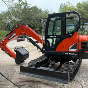 Excavatrices d'occasion DOOSAN DX60 DH60 de petite taille, 6 tonnes, bon état, faible nombre d'heures de travail - Product Image 1