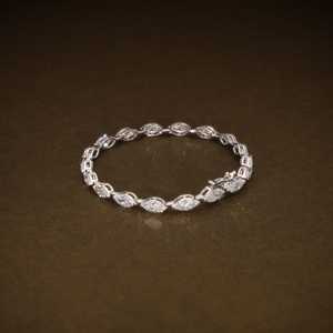 Pulsera de Diamantes con Corte Marquesa de 9 CTW |   Pulsera de tenis con diamantes certificados E-F VVS - Product Image 2