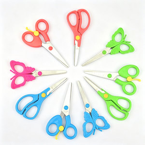 <span class=keywords><strong>Forbici</strong></span> <span class=keywords><strong>per</strong></span> <span class=keywords><strong>Bambini</strong></span> e Studenti <span class=keywords><strong>per</strong></span> Arte e Taglio Carta, <span class=keywords><strong>Forbici</strong></span> Creative <span class=keywords><strong>per</strong></span> Uso Domestico, Piccole <span class=keywords><strong>Forbici</strong></span> <span class=keywords><strong>per</strong></span> Asilo e Artigianato - Product Image 1