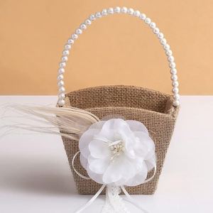 ตะกร้าถืองานแต่งงานสไตล์เรียบง่ายประดับดอกไม้ ผ้ากระสอบป่าน พร้อมไข่มุก - Product Image 1