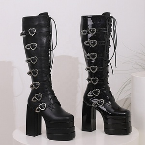 Bottes hautes à plateforme épaisse pour femme, grande taille 48, avec boucles métalliques en forme de cœur, à lacets, talons épais, bottines en cuir verni, chaussures à coupe large - Product Image 5
