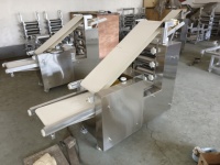 Machine à fabriquer des enveloppes de raviolis, machine à faire des peaux de raviolis, machine à fabriquer des feuilles de pâte à raviolis