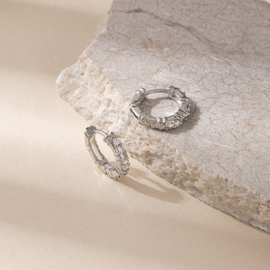 Pendientes de Zirconia Geométricos, Redondos, Dorados, Joyería de Moda para Fiestas - Product Image 3