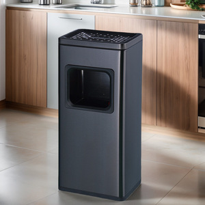 Poubelles en acier inoxydable dans la zone fumeurs près de l'ascenseur du hall de l'hôtel ; grands cendriers commerciaux sur pied dans la zone fumeurs. - Product Image 2