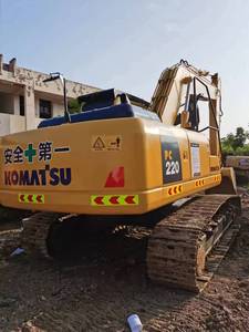 รถขุดมือสอง Komatsu PC220 ขนาด 22 ตัน คุ้มค่า ผลิตในญี่ปุ่น ได้รับการรับรองมาตรฐาน CE พร้อมอุปกรณ์เสริม Thumb, Auger และ Breaker - Product Image 1