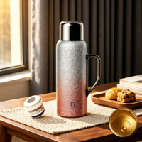 Bouteille d'eau isotherme en acier inoxydable 316 de 800 ml, portable, haut de gamme, avec revêtement intérieur en titane, bouilloire isolée