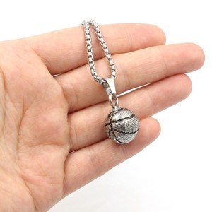 Vente à bas prix de colliers pour hommes avec pendentif rond en acier inoxydable pour basket-ball, chandail et chaîne, hip hop, cadeaux - Product Image 3