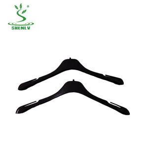 Luxe détail placard en bois vêtements robe chemise costume vêtements logo personnalisé cintre à vendre - Product Image 1