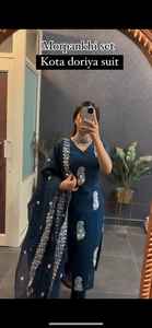 Vêtements indiens et pakistanais nouveau beau costume en coton ensemble pour les femmes porter des vêtements de fantaisie dames costume travaillé à la main Kurti et pantalon - Product Image 5