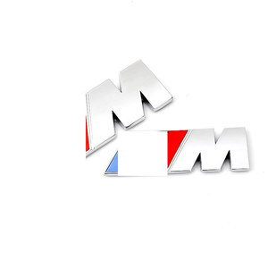 Emblema Adhesivo para Coche, Letras 3D en Negro Cromado y Blanco, para Decoración Trasera y Lateral - Product Image 2