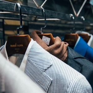 Mens Sang Trọng Phù Hợp Với Quần Nhung Biểu Tượng Tùy Chỉnh Móc Treo Với Clip - Product Image 5