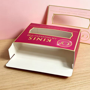 Caja de cartón rosa intenso personalizada con estampado en lámina dorada para cosméticos, caja para set de cuidado facial con ventana. - Product Image 5