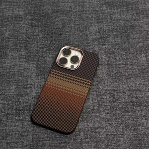Nouvelle coque de téléphone en Fiber de carbone Luxo couverture de téléphone PC magnétique avec support de cadre de caméra en métal chargeur sans fil pour IPhones 16 <span class=keywords><strong>Pro</strong></span> <span class=keywords><strong>Max</strong></span> - Product Image 5
