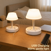 Lampe de bureau LED multifonctionnelle protectrice des yeux avec 3 prises CA, 2 ports USB-A et 1 port USB-C, multiprise écologique et durable pour