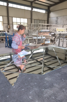 Panel Dinding Mosaik Cermin Bentuk Campuran Kaca Bevel Dekoratif untuk Desain Interior Ruang Tamu Kamar Tidur Proyek Grosir