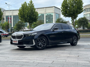 Le nouveau modèle 2025 de la BMW Premium 530 est la voiture d'occasion haut de gamme la plus vendue, élégante, grande et de haute qualité - Product Image 2