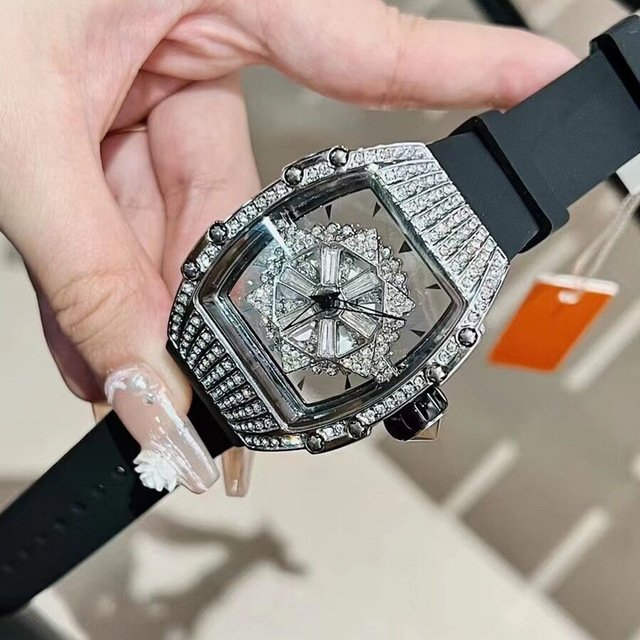 Hot Sale New Design Watch Manufacturer Fashion Luxus Uhr Uhren Creative Rotating Dial Diamond Quartz Watch for Women Orologi