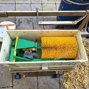 Brosse de corps de vache à moteur automatique Offres Spéciales grattant la brosse de filature de vache - Product Image 1