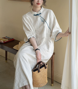 Vintage mới Trung Quốc phong cách sửa đổi sườn xám của phụ nữ cotton-Linen Midi thêu nghệ thuật Retro qipao đồng bằng nhuộm Ăn mặc - Product Image 2
