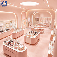 Vitrine de présentation cosmétique sur mesure avec étagères rétroéclairées par LED, finition dorée, laque blanche, pour boutique de beauté, parfumerie, comptoir de vente au détail