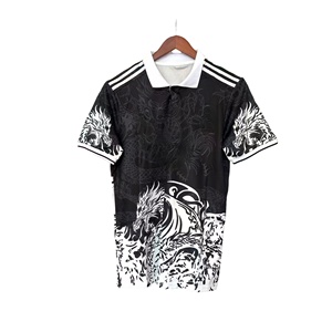 Camiseta de Fútbol Retro 2026 Personalizada con Estampado por Transferencia Térmica, Cuello Redondo, Manga Corta, 220g, Negra y Blanca con Diseño Tribal, Secado Rápido, para Hombre - Product Image 3