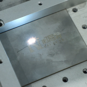 A8 serie volante 20W/30w macchina di codifica Laser lettera numero tappo di bottiglia di plastica Logo PET PP data Codere - Product Image 6