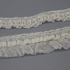 15 thước viền ren xếp ly, vải ren xếp ly, viền thun trắng - Product Image 3