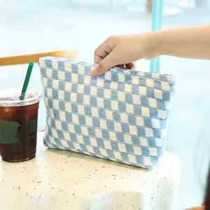 Bolsa de Cosméticos con Cierre y Diseño a Cuadros, Bolso de Mano para Mujer, Estuche de Viaje para Lápiz Labial y Artículos de Aseo, Bolsa de Maquillaje a Cuadros - Product Image 3